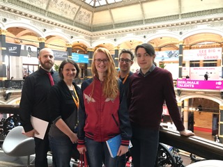 Führung durch den EFM: Jessica Landt (2. v. l.) mit den HESSEN TALENTS (v. l. n. r.) Denis Carbone, Joey Arand, Holger Jenss, Nicolas Kronauer