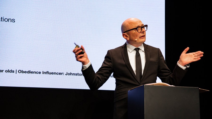 Marcus John Henry Brown, THE PASSING Performance auf dem ADC Festival 2019