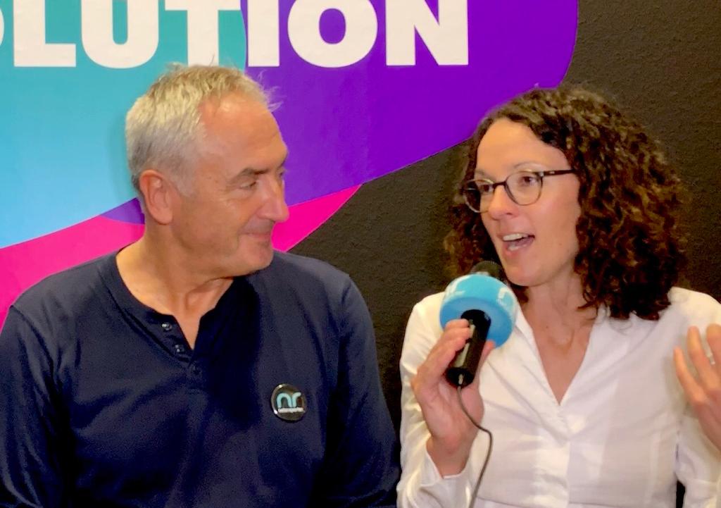 Prof. Rüdiger Pichler, Gründungsvorstand der Hessischen Film- und Medienakademie (hFMA) lauscht der Ministerin